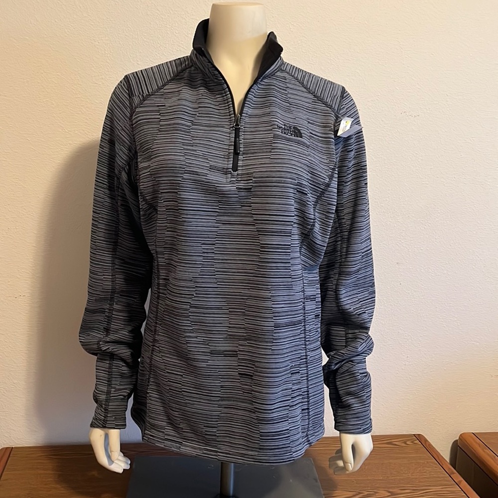 North Face Long Sleeve Gray/Black Fleece 1/4 Zip Women’s Size M
